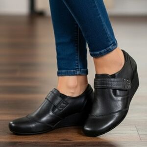 Taos Womens Splurge Leather Like New Wedge Boots Shoes Slip On Comfort Black 10